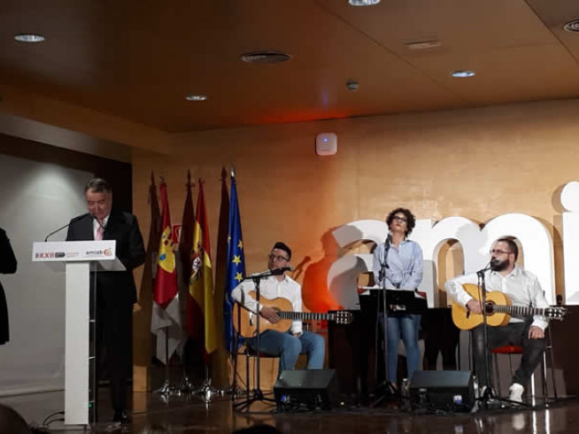 Nuestro presidente Luis Pérez Bermejo agradeciendo el premio otorgado por Amiab sobre Recyclia por nuestro compromiso con la inclusión social y el reciclaje electrónico.