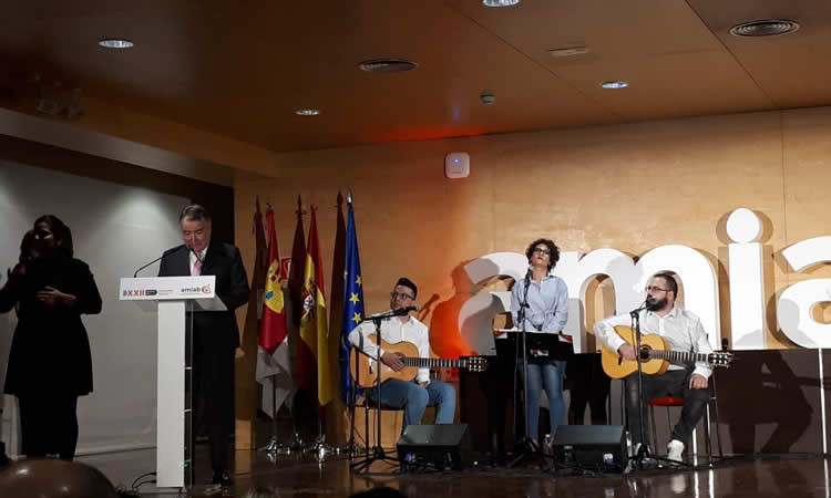 Nuestro presidente Luis Pérez Bermejo agradeciendo el premio otorgado por Amiab sobre Recyclia por nuestro compromiso con la inclusión social y el reciclaje electrónico.